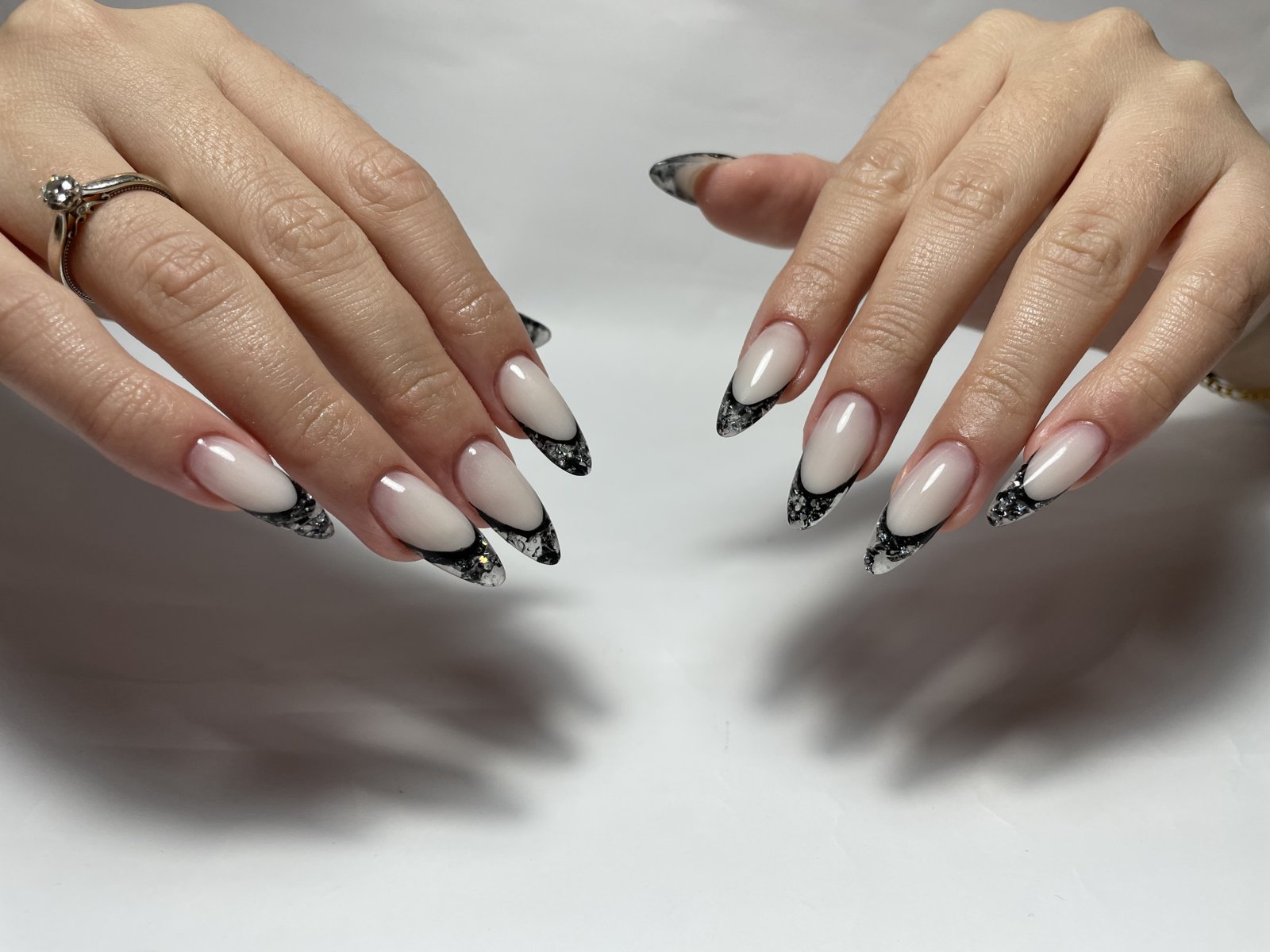 Almond νύχια με μαύρο και ασημί marble γαλλικό, Nailverse Ηράκλειο