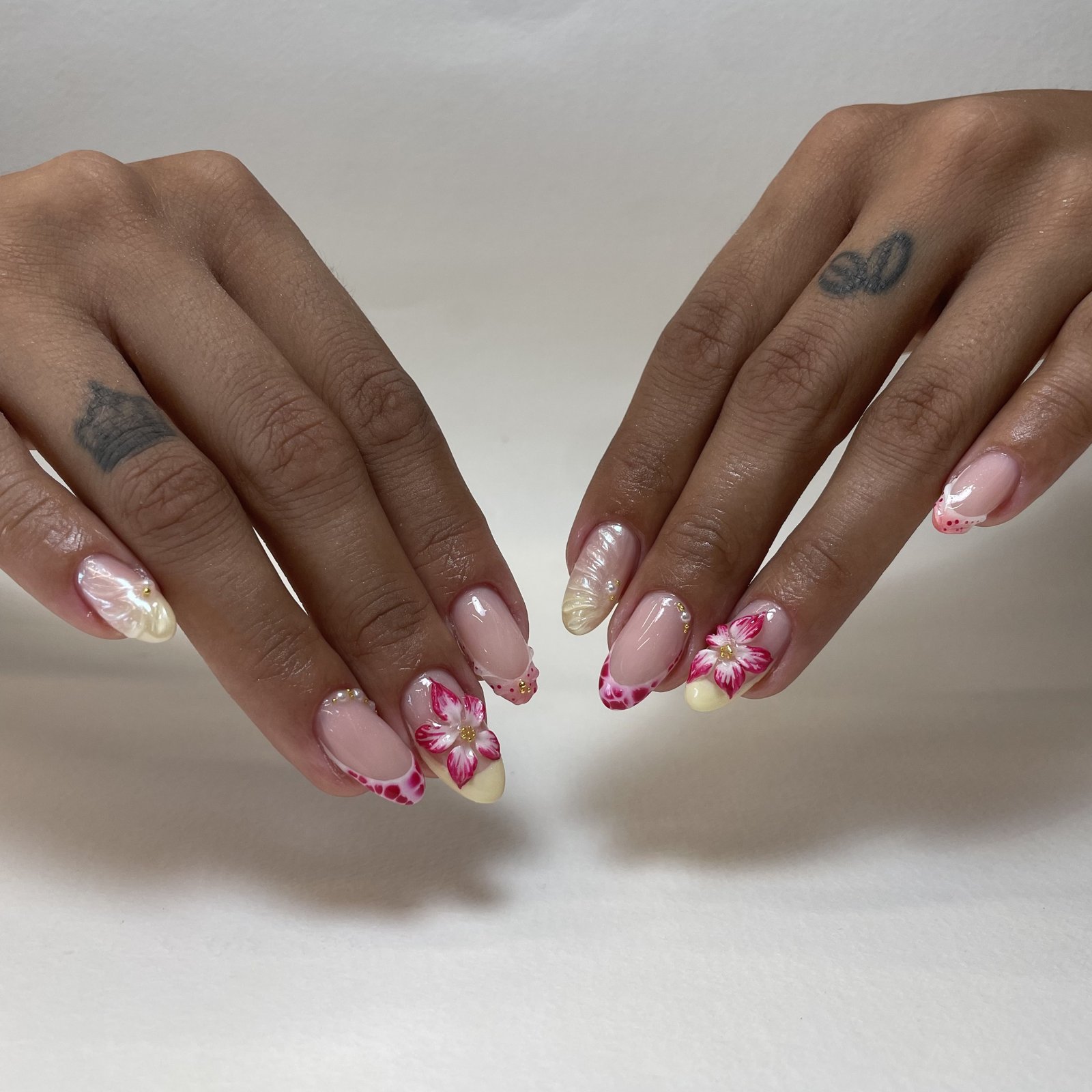 Nail art με ροζ 3D λουλούδια και γαλλικό, Nailverse Ηράκλειο